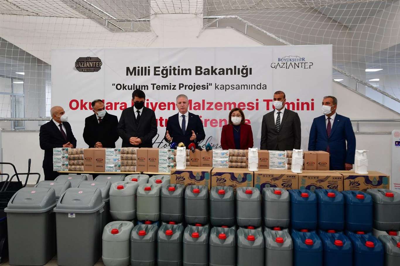 Gaziantep’te okullara temizlik malzemesi dağıtıldı